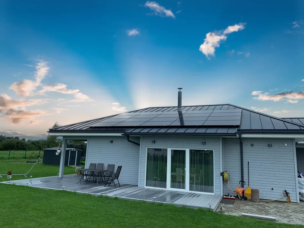 ENERGUM uzstādīta saules elektrostacija privātmājai