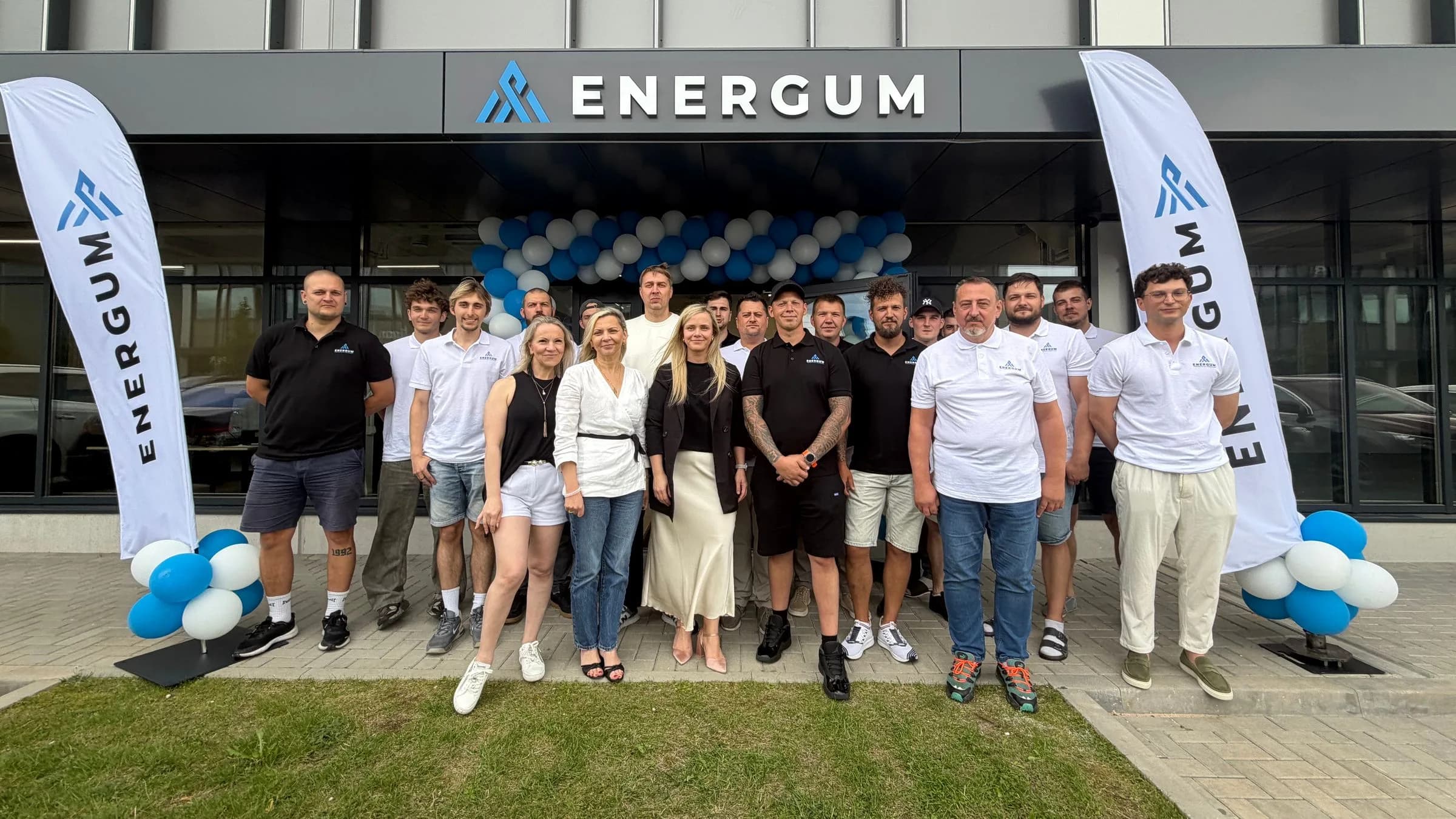 ENERGUM komanda pie uzņēmuma biroja Ulbrokas ielā 34C Rīgā